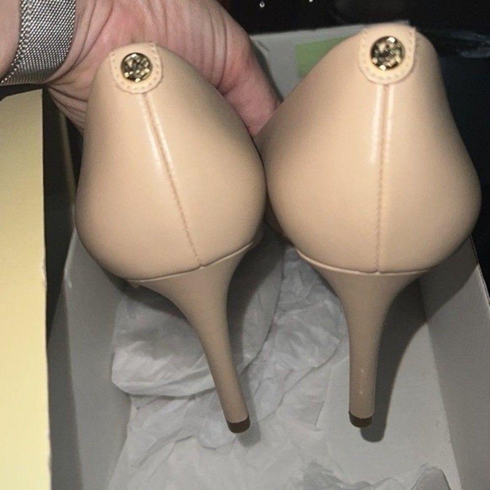Michael Kors Angie Pumps – Size 9.5 – Oyster – New in Box - Picture 2 of 8